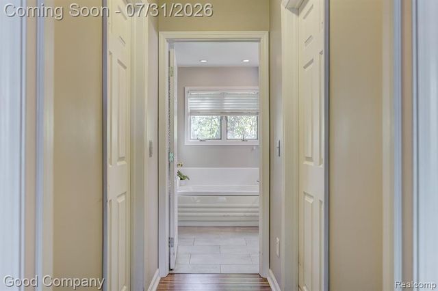575 Lakes Edge Drive, Oxford, MI 48371