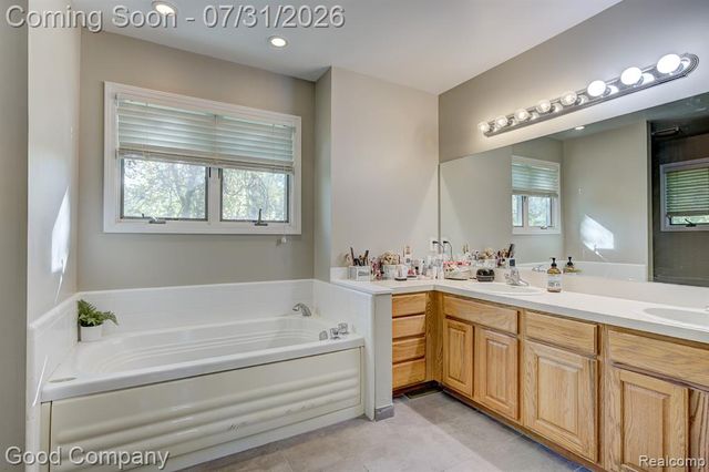 575 Lakes Edge Drive, Oxford, MI 48371