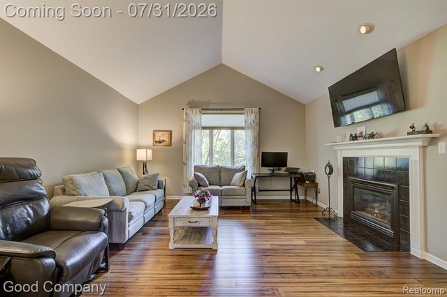 575 Lakes Edge Drive, Oxford, MI 48371