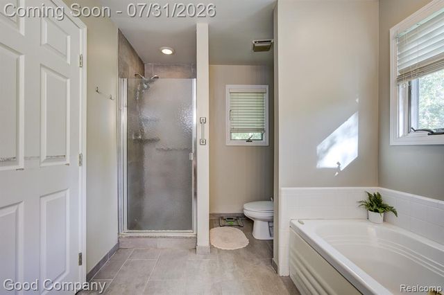575 Lakes Edge Drive, Oxford, MI 48371