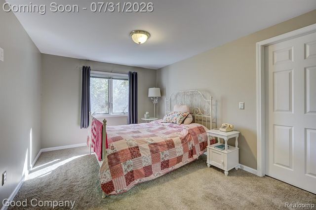 575 Lakes Edge Drive, Oxford, MI 48371
