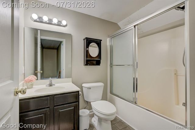 575 Lakes Edge Drive, Oxford, MI 48371