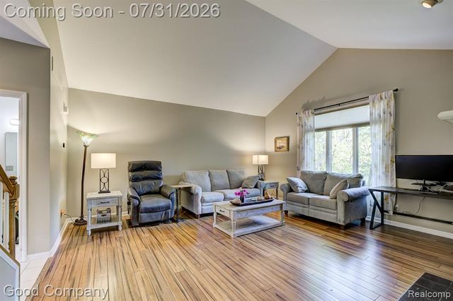 575 Lakes Edge Drive, Oxford, MI 48371
