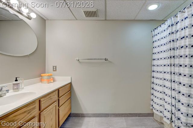 575 Lakes Edge Drive, Oxford, MI 48371