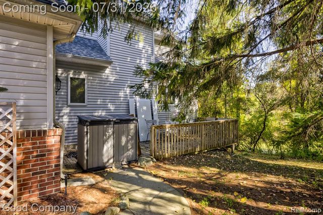 575 Lakes Edge Drive, Oxford, MI 48371