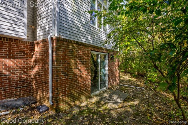 575 Lakes Edge Drive, Oxford, MI 48371