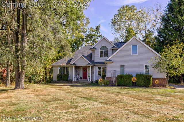 575 Lakes Edge Drive, Oxford, MI 48371