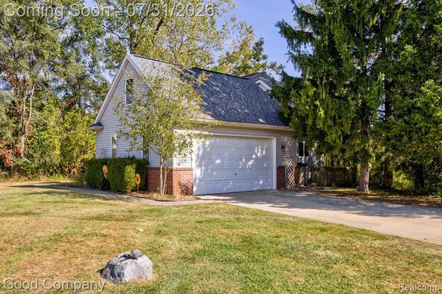 575 Lakes Edge Drive, Oxford, MI 48371