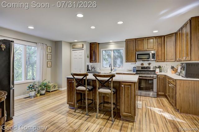 575 Lakes Edge Drive, Oxford, MI 48371