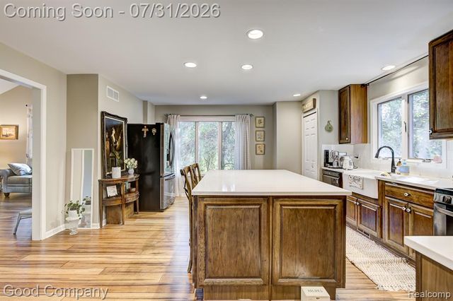 575 Lakes Edge Drive, Oxford, MI 48371