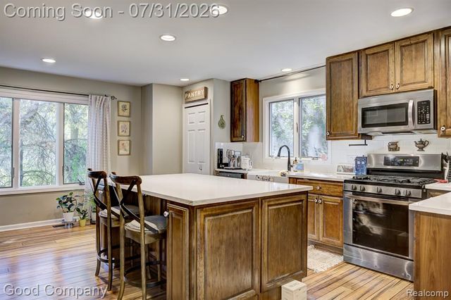 575 Lakes Edge Drive, Oxford, MI 48371