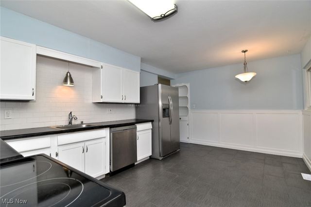 1516 Meadowlawn Drive, Macedonia, OH 44056