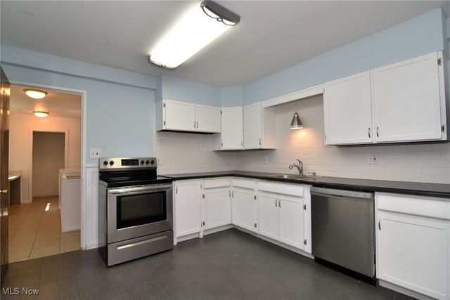 1516 Meadowlawn Drive, Macedonia, OH 44056