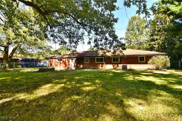 1516 Meadowlawn Drive, Macedonia, OH 44056