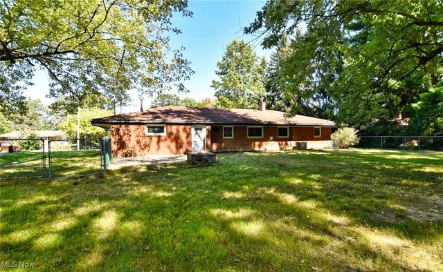 1516 Meadowlawn Drive, Macedonia, OH 44056