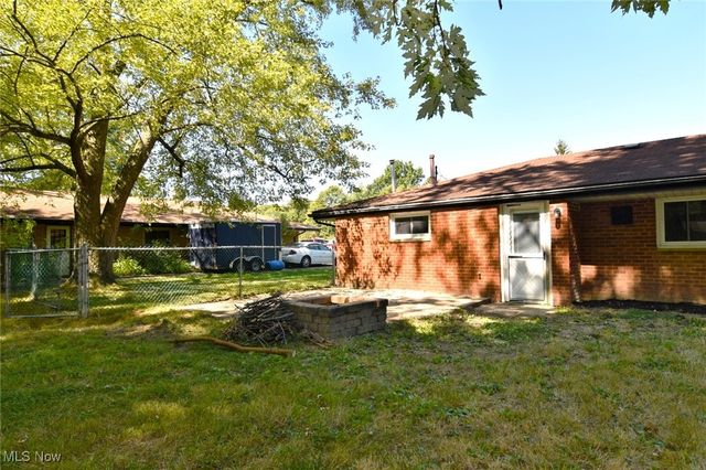 1516 Meadowlawn Drive, Macedonia, OH 44056