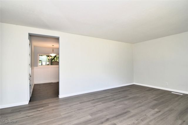 1516 Meadowlawn Drive, Macedonia, OH 44056