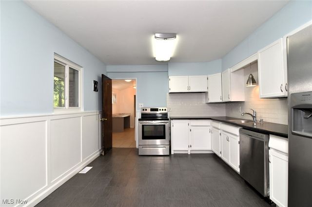 1516 Meadowlawn Drive, Macedonia, OH 44056