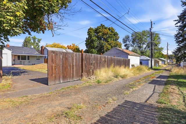 2124 E Joseph Ave, Spokane, WA 99208