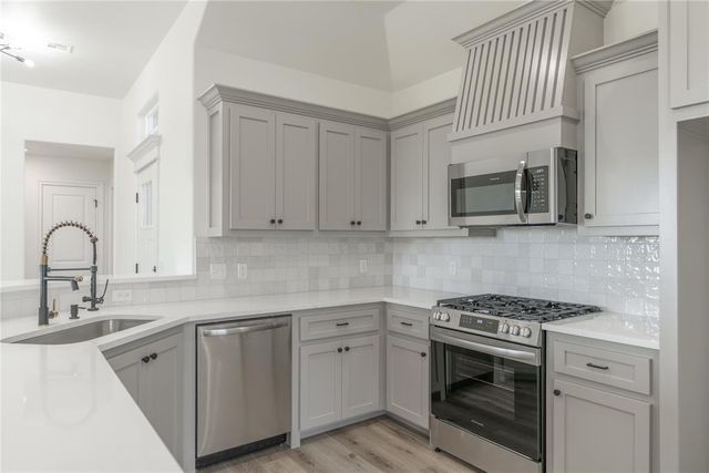 712 Cedar Hill Way, Washington, OK 73093