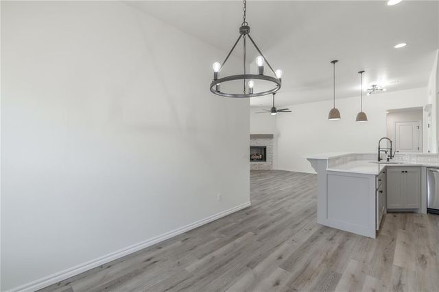 712 Cedar Hill Way, Washington, OK 73093