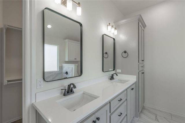 712 Cedar Hill Way, Washington, OK 73093