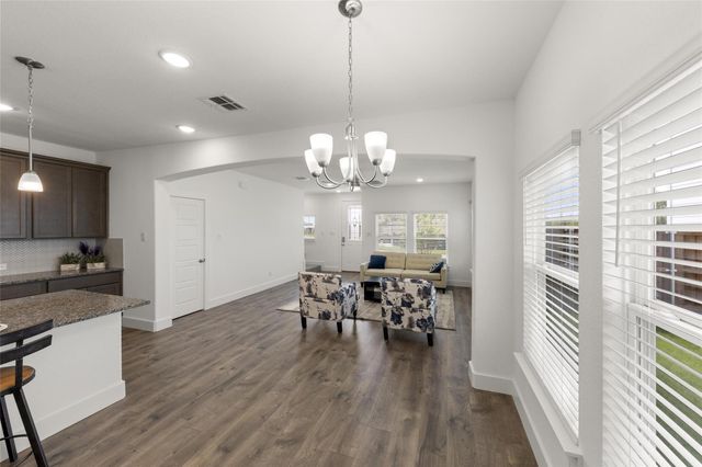 1400 Avocado Lane, Gainesville, TX 76240