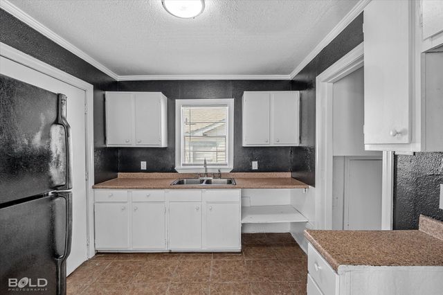 2400 Broadway Drive, Bossier City, LA 71111