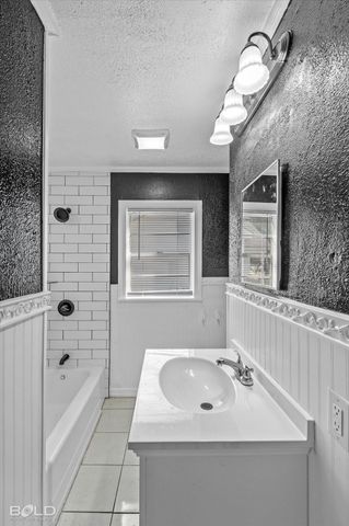 2400 Broadway Drive, Bossier City, LA 71111