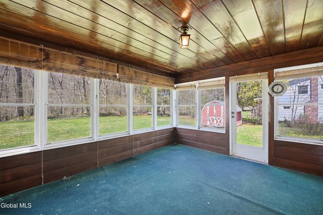 98 W Saint Stephens Lane, Glenville, NY 12302