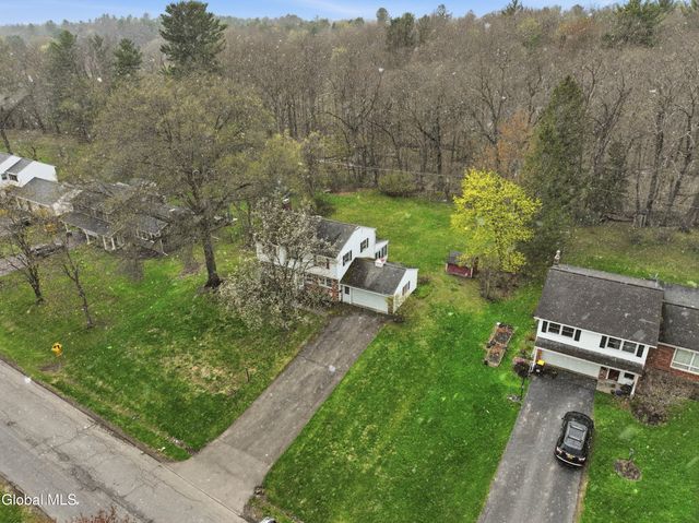 98 W Saint Stephens Lane, Glenville, NY 12302
