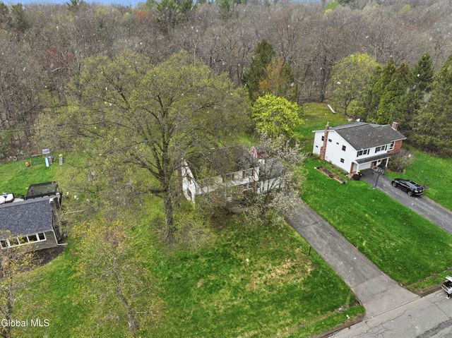 98 W Saint Stephens Lane, Glenville, NY 12302