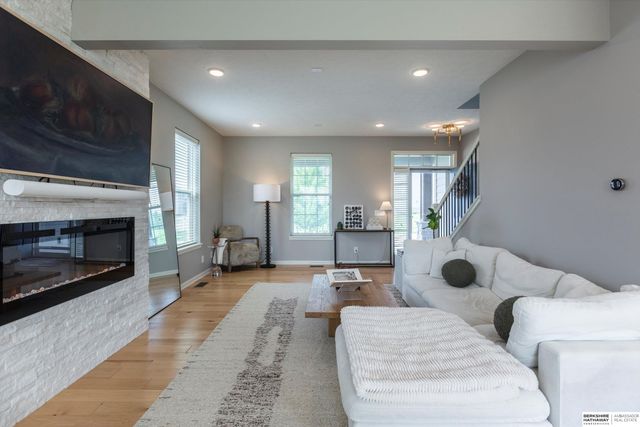 20459 E Street, Omaha, NE 68022