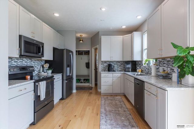 20459 E Street, Omaha, NE 68022