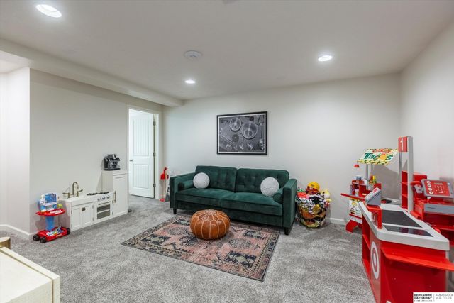 20459 E Street, Omaha, NE 68022