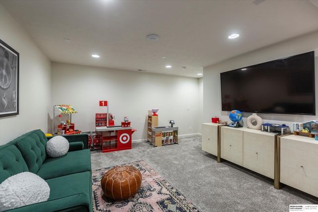 20459 E Street, Omaha, NE 68022