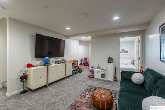 20459 E Street, Omaha, NE 68022