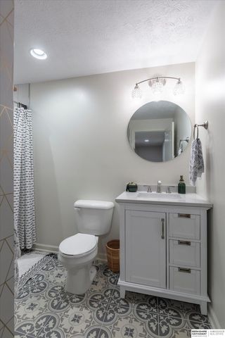 20459 E Street, Omaha, NE 68022