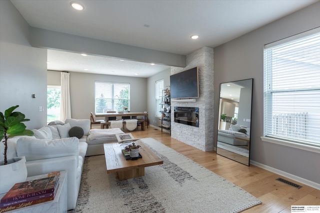 20459 E Street, Omaha, NE 68022