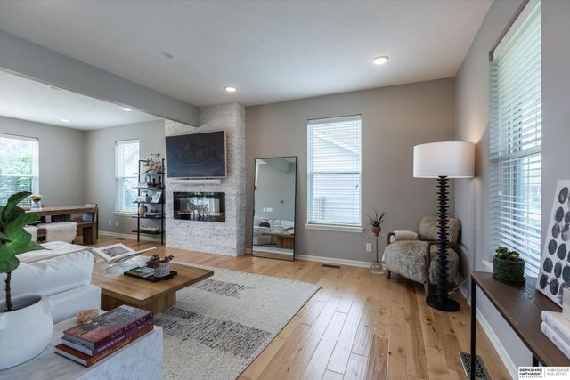 20459 E Street, Omaha, NE 68022