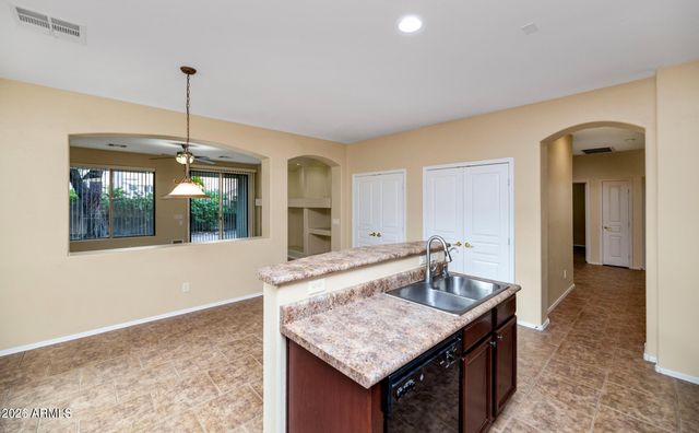 6013 W PARK VIEW Lane, Glendale, AZ 85310