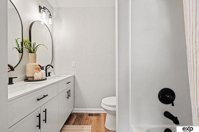 8920 Read Street, Omaha, NE 68122