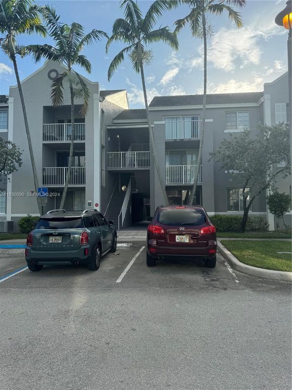 720 SW 111th Avenue 307, Pembroke Pines, FL 33025