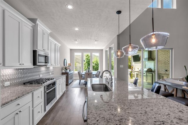 18 Botanical Vista Drive, Tomball, TX 77375
