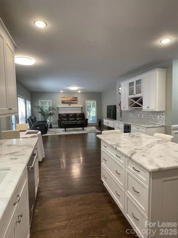 6025 Oakridge Court, Matthews, NC 28104