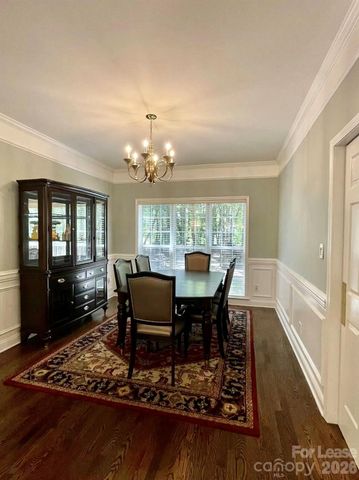 6025 Oakridge Court, Matthews, NC 28104