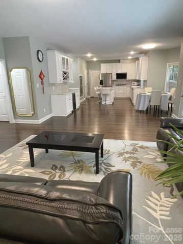 6025 Oakridge Court, Matthews, NC 28104