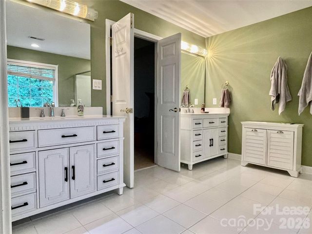 6025 Oakridge Court, Matthews, NC 28104