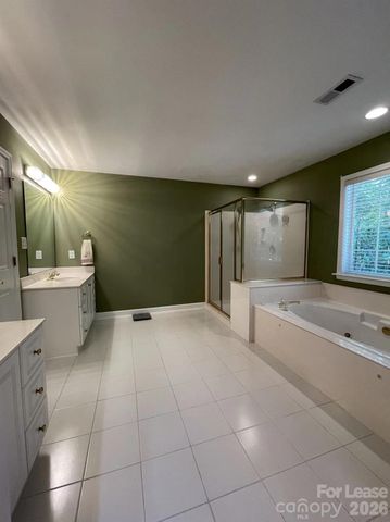 6025 Oakridge Court, Matthews, NC 28104