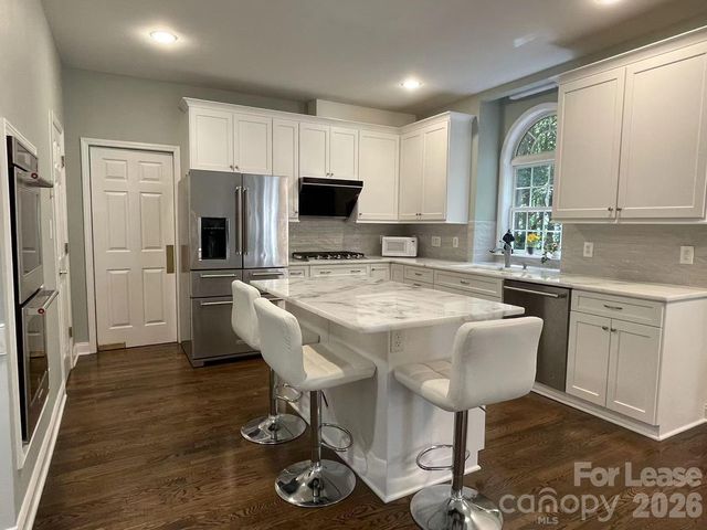 6025 Oakridge Court, Matthews, NC 28104
